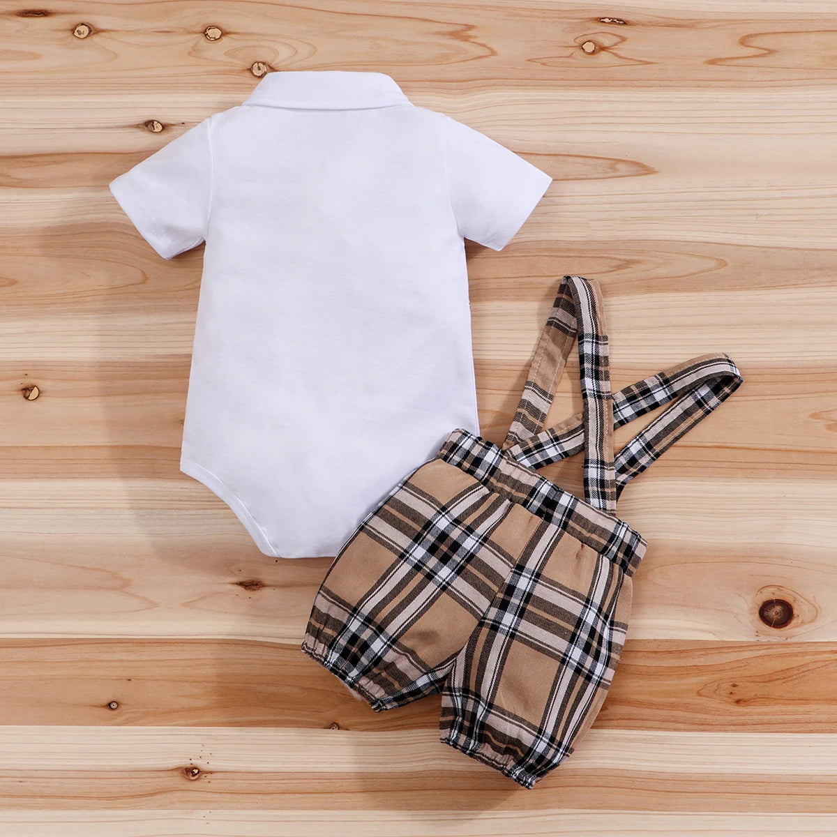 2-Piece Baby Outfit – Cute Plaid Bear Bodysuit and Suspender Shorts